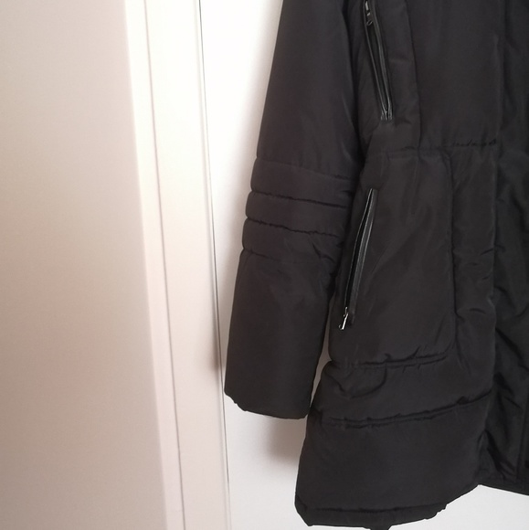 *SOLD* Woman's Black Faux Fur Winter Coat - Picture 2 of 8